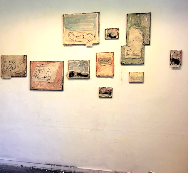 vrees met rafels aan de muur